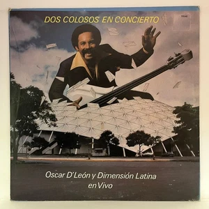 OSCAR D'LEON Y DIMENSION LATINA - DOS COLOSOS EN CONCIERTO - 1982 MEXICAN LP - Picture 1 of 4