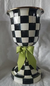 Mackenzie Childs Courtly Check Emaille Sockel Vase grüne Schleife - Bild 1 von 9