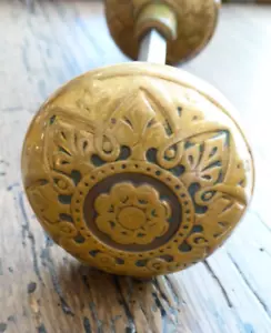 Set ferramenta pomello porta ottone vintage design vittoriano a rilievo floreale - Foto 1 di 10