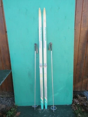 Esquís de nieve vintage 72" de largo acabado color blanco gris viene con bastones de esquí Foto 1 de 4