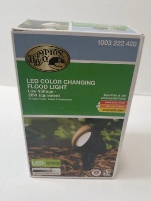 Luz de inundación equivalente Hampton Bay LED que cambia de color 20W acabado bronce  Foto 1 de 4