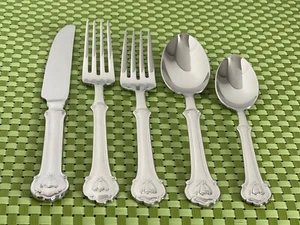 Wallace NAPOLEON BEE Stainless 18/10 Glossy NEW Smart Choice Flatware B113N - Picture 1 of 28