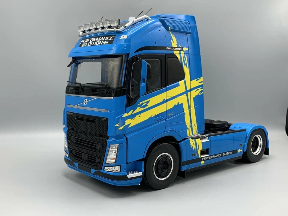 VOLVO FH16 XL CAB AZUL Y AMARILLO PCL30207 PREMIUM CLASSIXXS IXO 1:18 - Imagen 1 de 4