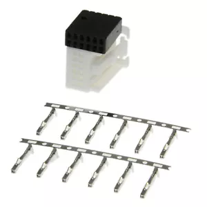 Spina Quadlock Most Camera A Linea Aux / Out Amplificatore Telefono CD Plus Pins - Foto 1 di 2