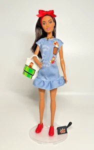 Muñeca Barbie Carrera 2021 GTW38 Pelo Negro Bronceado en Nintendo Super Mario Moda - Imagen 1 de 17