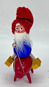 Schwedischer Weihnachtsmann reitend rotes Schwein Volkselfe Wichtel Holzfigur # 4774 Weihnachten - Bild 1 von 7
