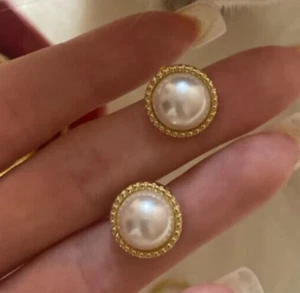 SIMPLE MODEST ROUND IMITATION WHITE PEARL CLIP ON GOLD STUD EARRINGS - Picture 1 of 5
