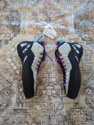 Adidas Grandstone 5.10 Zapatos de Escalada en Roca Para Hombre Talla 10us BC0866 NUEVOS CON ETIQUETAS NUEVOS Foto 1 de 4