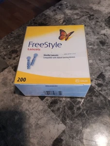 200 FreeStyle Lanzetten - steriler Blutzuckertest für Diabetiker Ablaufdatum 07/2028 Neu  - Bild 1 von 8