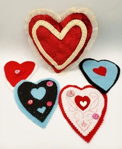 Heart Decor Valentine's Day Ruffled Mini Pillow Handmade Felt Magnets Set of 5 - Picture 1 of 5