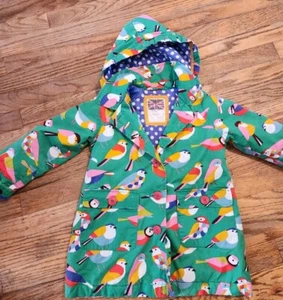 Mini Boden Mädchen Jacke Allover Vogelmuster grün mit Kapuze, Größe 4-5Y (110cm) - Bild 1 von 2