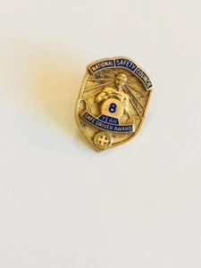 Pin de solapa de premio Consejo Nacional de Seguridad Premio al Conductor Seguro de 8 años # - Imagen 1 de 6