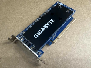Tarjeta de expansión Gigabyte CMT4034 4x M.2 PCIe/NVMe SSD PCIe Gen3 x16 - perfil bajo - Imagen 1 de 6