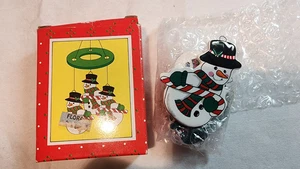 Vintage RUSS Porcelain Snowman Holiday Christmas Windchime Ornament #1905 - Bild 1 von 5