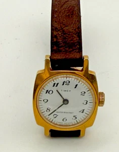Reloj clásico Timex vintage para mujer tono dorado precioso estado buen cronometrador - Imagen 1 de 7