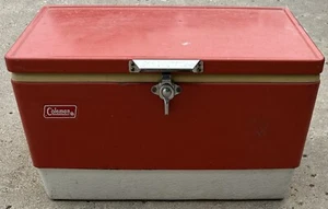 Vintage Coleman Metallkühler rot guter Stecker 1976 kein Tablett rostig Griffe hergestellt in den USA - Bild 1 von 9