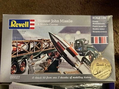 Revell HONEST JOHN MISSILE & MOBILE CARRIER H1861 1958 开箱 — 第 1/2 张图片