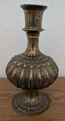 Base de cachimba india tradicional grabada diseño acanalado latón antiguo mogol Foto 1 de 4