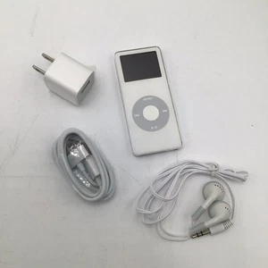 Apple iPod Nano 2nd Generation 2GB Of Storage Silver Colored - Picture 1 of 1