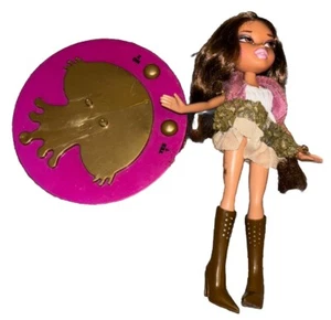 Muñeca MGA Talking Bratz Yasmin 10" con traje de moda frases de conversación muñeca coleccionistas - Imagen 1 de 2