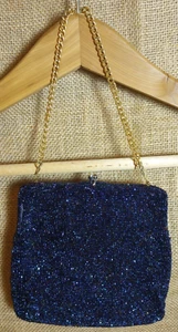 Vintage Perlen Clutch Geldbörse Handtasche mit blau lila Perlen goldene Kette - Bild 1 von 13
