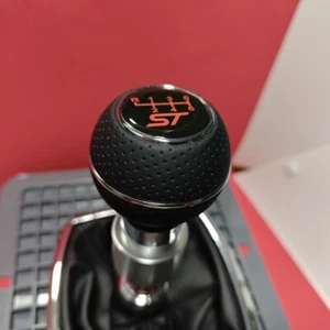 CHROM LEDER 6-Gang SCHALTKNAUF für FOCUS MK3 MK4 FIESTA MK7 MK8 RS ST KUGA 2.0t - Bild 1 von 8