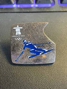 Pin de solapa de esquí alpino azul plateado de los Juegos Olímpicos de Invierno Vancouver BC 2010 1,25" - Imagen 1 de 3