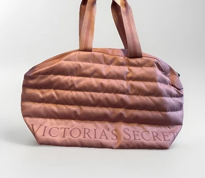NEW VICTORIA'S SECRET 2023 PINK MAUVE ZIPPER QUILTED PUFFER DUFFLE BAG SHOPPER - Image 1 of 3