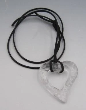 Collar Colgante Corazón Abierto Baccarat Firmado Cristal Vidrio Esmerilado Foto 1 de 4