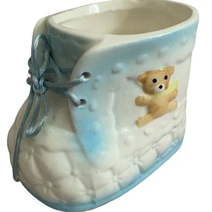 VINTAGE Nancy Pew Keramik blau Baby Schuh Übertopf Satin Krawatte Teddybär Design - Bild 1 von 9