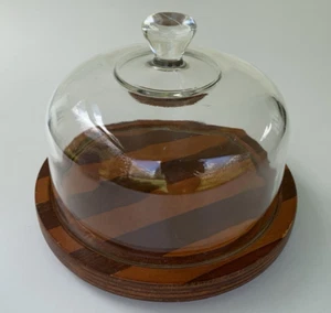 Gewölbter Glasdeckel mit gestreiftem Holzsockel ~ Abdeckung für Käse oder Kuchen 6" Vintage Cloche - Bild 1 von 8