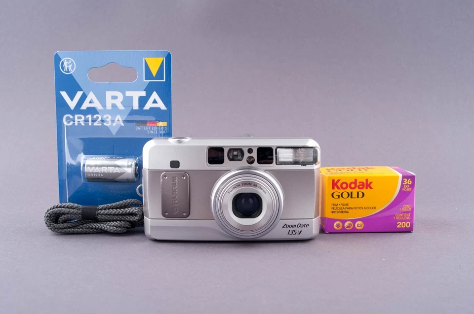 Fujifilm Zoom Date 135V 35mm Point & Shoot Film Camera - Image 1 of 4