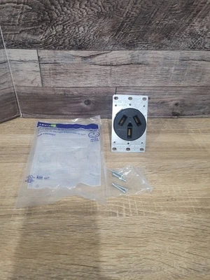 Receptáculo eléctrico R20-05206-S10, 3 polos, 125/250 V, 50 A, NEMA: NEMA 10-50R Foto 1 de 4