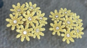 Vintage Gold Tone Metal CORO Yellow Flower & Rhinestone Clip On Earrings - Picture 1 of 10