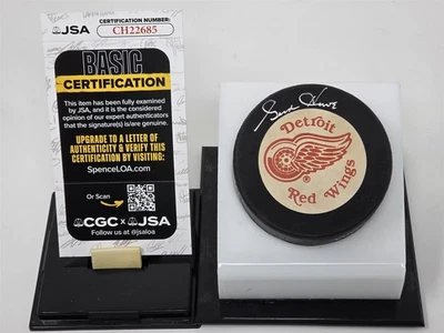 GORDIE HOWE signed RED WINGS official game puck JSA COA - Image 1 of 2