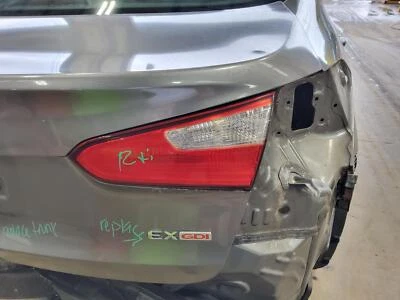 Conjunto de luz trasera derecha usado se adapta a: Kia Forte 2014 incandescente Sdn tapa montada Foto 1 de 4