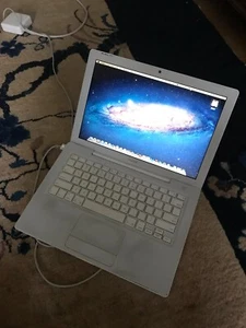Apple MacBook A1181 13'' 2.0-2.13GHz / 320GB HDD / 2GB RAM - Picture 1 of 9