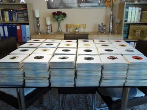 100 Vinyl-Singles +100 weiße Schutzhüllen Paket Sammlung Konvolut Musik-Juke-Box - Bild 1 von 7
