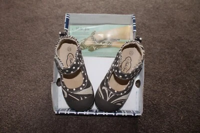 Maddie Jane девочка Евро 24 или 7 1/2 жесткий коричневый желтовато-коричневый холст Adj ремень EEUC  - Изображение 1 из 4