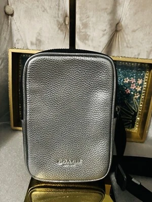 Bolso Bandolera Coach Unisex Pequeño CO917 Aden Bolso de Mano Cuero Metálico Plateado Nuevo Foto 1 de 4