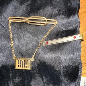 VINTAGE 2 Swank Gold Tone Initial Tie Clip with Chain. & One Bar w/ red stones. - Picture 1 of 6