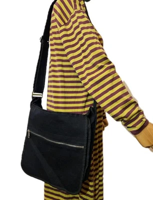 Bolsa de ombro Marimekko Olkalaukku Urbaani clássica midi preta feita na Finlândia - Imagem 1 de 4