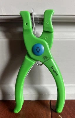 Provo Craft Handheld CHRISTMAS EVERGREEN Tree Punch & Ribbon Punch - Image 1 of 4