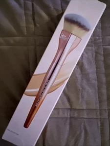 IT Cosmetics 💕 Cepillo Corazón Love Is The Foundation NiB SELLADO 2023 edición limitada - Imagen 1 de 6