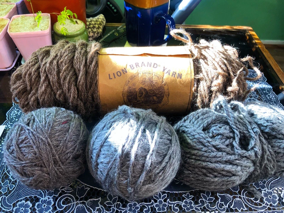 Brown Lion Brand Fisherman's wool 1 +3 unmarked gray yarn lot Foto 1 de 4