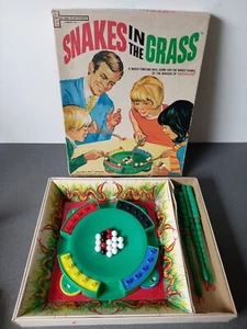 VINTAGE 1969 JEU DE SOCIÉTÉ "SNAKES IN THE GRASS" (KOHNER) PETER PAN PLAYTHINGS - Picture 1 of 17