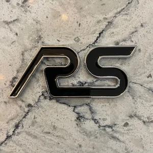 Bota trasera negra insignia RS para Ford Focus Fiesta - Imagen 1 de 2