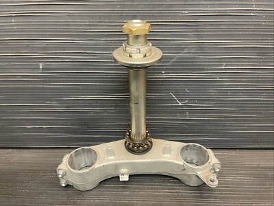 2006 Suzuki GSXR750 Bottom triple tree, lower fork tube bridge #8924 - Image 1 of 4