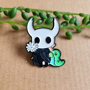 Hollow Knight Enamel Pin badge - Grub Video Game gamer metal pin gift - Picture 1 of 2