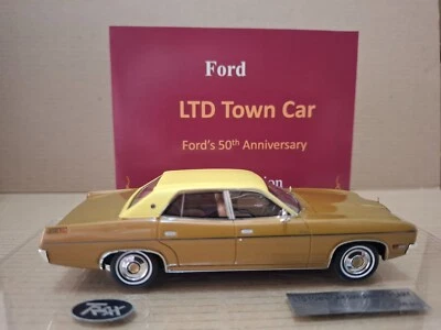 Trax TRLE3 - Ford LTD Town Car P5 50th Anniversary - GOLD — 第 1/4 张图片